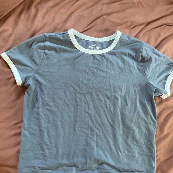 Hollister must have collection baby tee super soft and comfy. Size Large - Picture 5 of 7